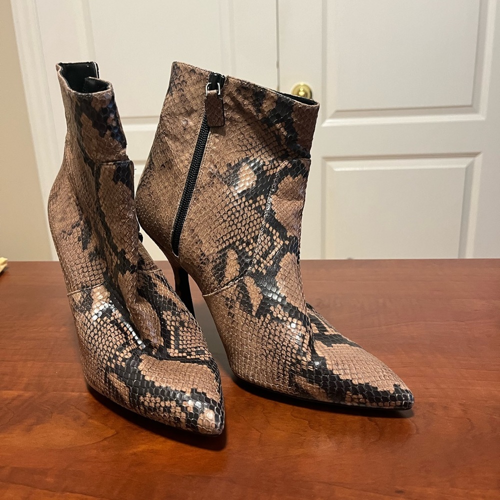 Stuart Weitzman Ankle Boots, snake skin style, ladies sz 8